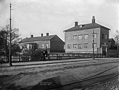 Villa Arkadia och Västra chaussén 1907, med ingången till Sagulins frö- och blomsteraffär. Foto: Signe Brander