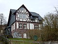 Eine „Landvilla“ erbaut 1904 für den Steiger Moritz Jung, im Stil des Historismus.