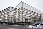 Die frühere Städtische Mädchenschule mit dem Nordstädter Badehaus, heute Anna-Siemsen-Schule gegenüber der Lutherkirche