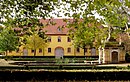 Wielandgut Oßmannstedt - manor house with dolphin fountain 02.jpg