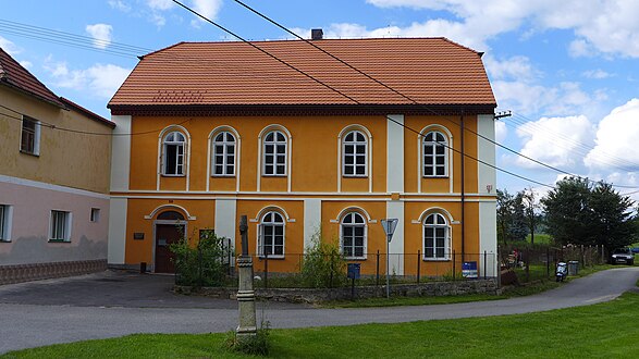 Zálezly : école primaire.