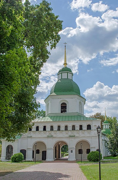 File:Новгород-Сіверський. Спасо-Преображенський монастир. Надбрамна дзвіниця.JPG