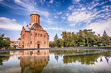 Freitagskirche (Chernigiv) schlägt den Brunnen.jpg