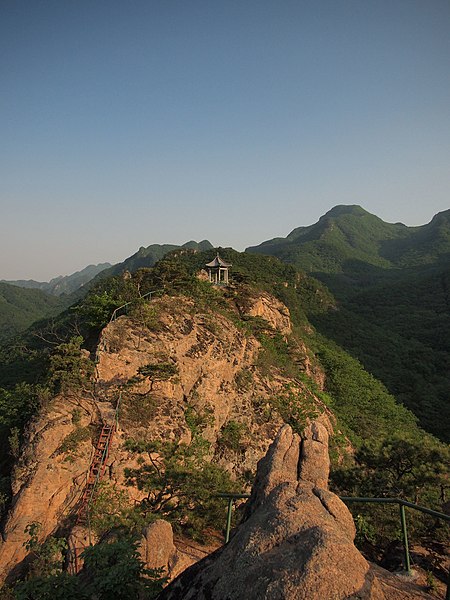 File:凤凰山东山 - East Phoenix Mounatin - 2011.05 - panoramio.jpg