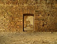 Couloir dans les chambrées du casernement de paix.