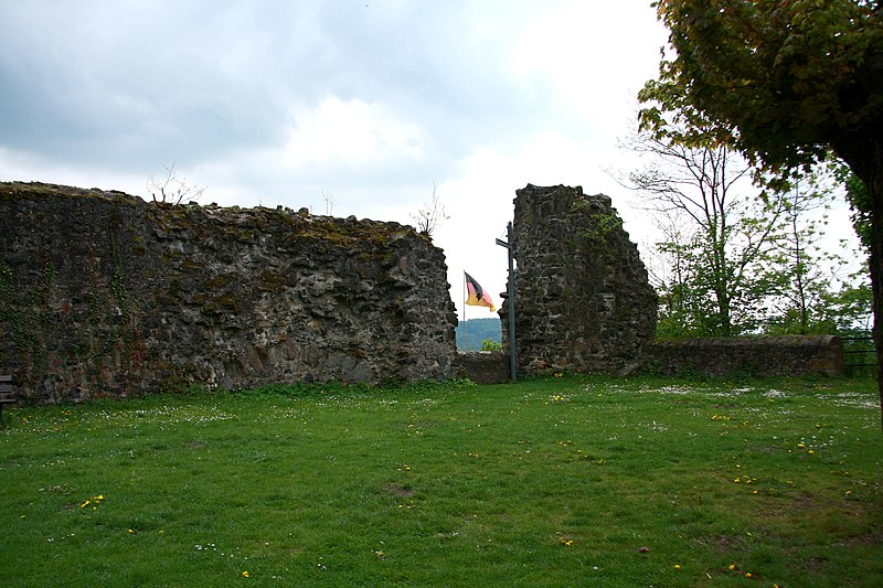 File:2010-05-08 Burg Staufenberg 01.jpg