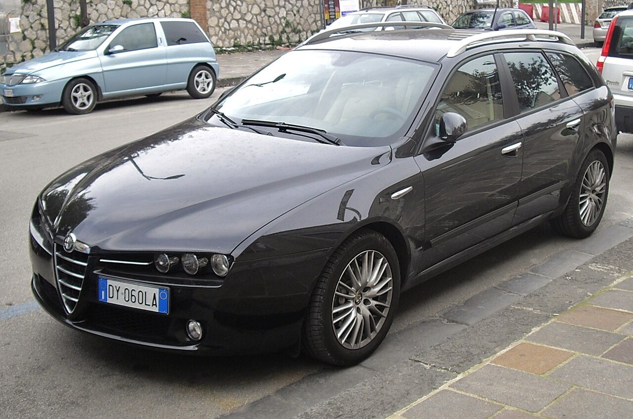 File:2010 Alfa Romeo 159 1750 TBi front.JPG - Wikimedia Commons