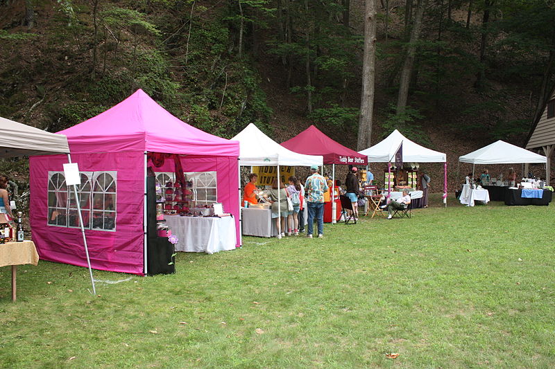 File:2011 Arts and Crafts Fair at Douthat (5941191266).jpg