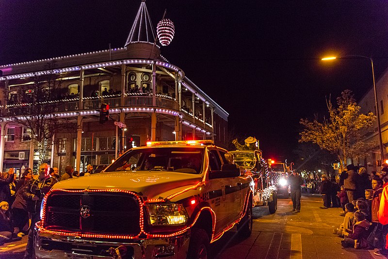 File:2017 Flagstaff Holiday of Lights Parade (27196682249).jpg