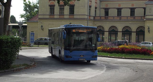 46-os busz a Főpályaudvarnál