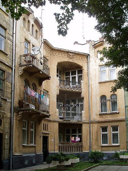 File:7 Bohomoltsia Street, Lviv (05).jpg