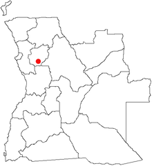 More than 700 villagers trekked 60 kilometres (37 mi) from Golungo Alto to Ndalatando (red dot), fleeing a UNITA attack. They remained uninjured. AO-N'dalatando.png