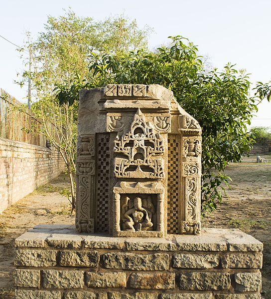 File:A Rock Art at Garhi Padhavali Temple, madhyapradesh1.jpg