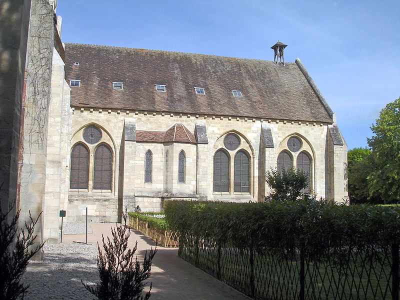 File:Abbaye de Royaumont - Façade ouest du réfectoire des moines 01.jpg