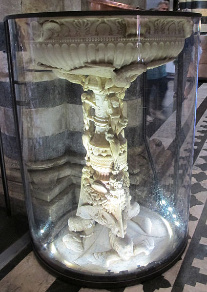 File:Acquasantiera del duomo di siena, di antonio federighi, 01.JPG