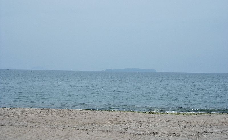 File:Ainoshima Island viewed from Miyajihama Beach.jpg
