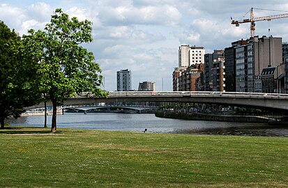 File:Albert's bridge crossing the Meuse river in Liege.jpg