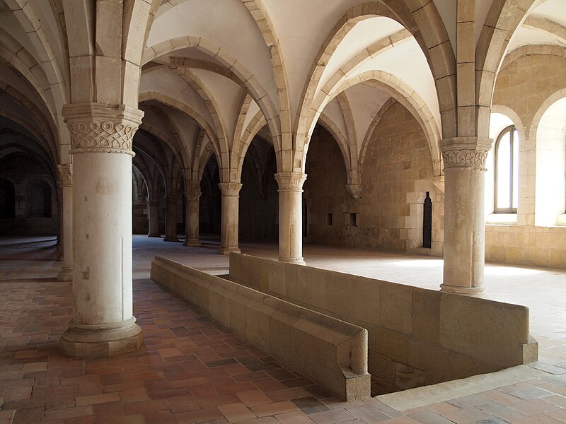 File:Alcobaça, Mosteiro de Alcobaça, dormitório (4).jpg