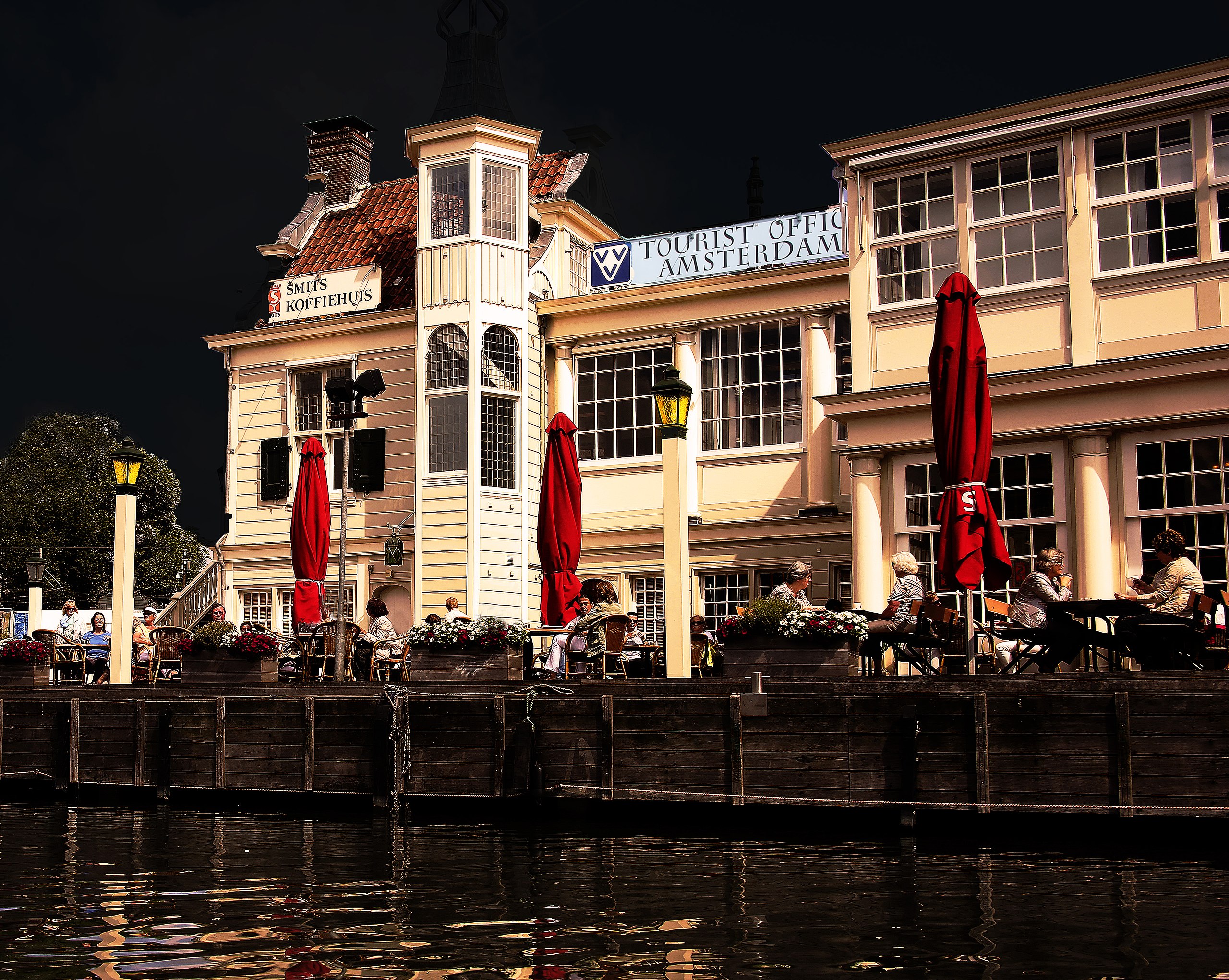 File:Amsterdam Tourist Office (15888200425).jpg - Wikimedia Commons