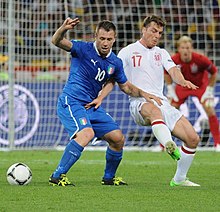 Cassano à la lutte avec Scott Parker à l'Euro 2012