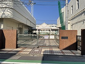 青戸 中学校