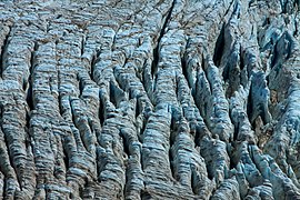 Argentina - Mt Tronador Ascent - 60 - lines of crevasses (6816381744).jpg