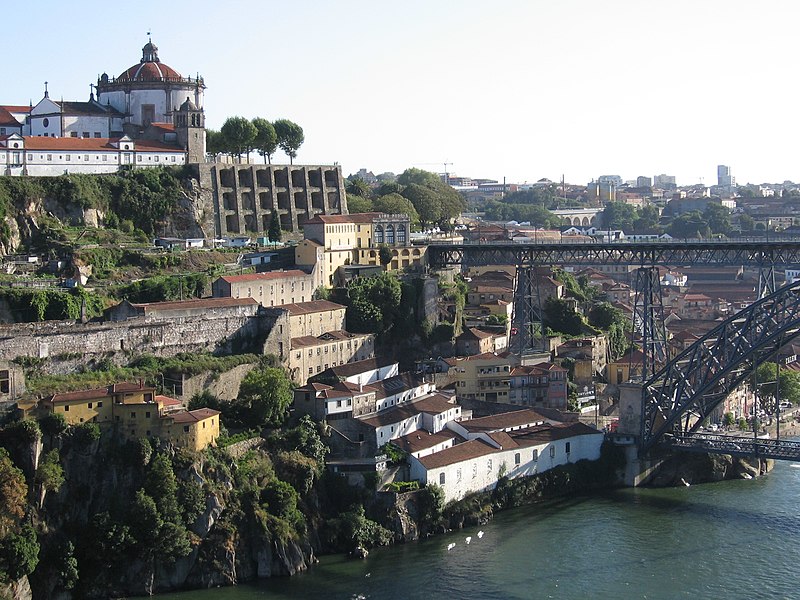 File:As Escarpas da Serra do Pilar em Vila Nova de Gaia foto Christian Gänshirt 2008.JPG