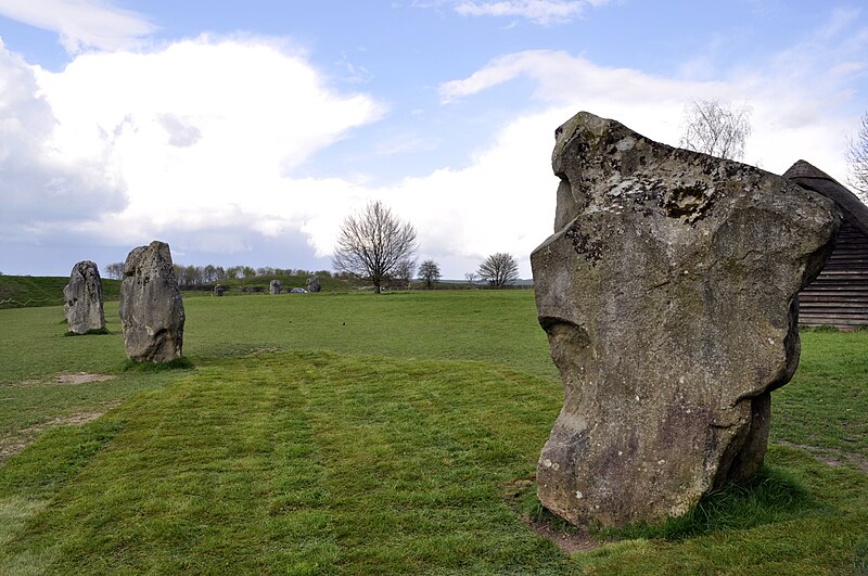 File:Avebury - Neolithic henge monument 1.jpg