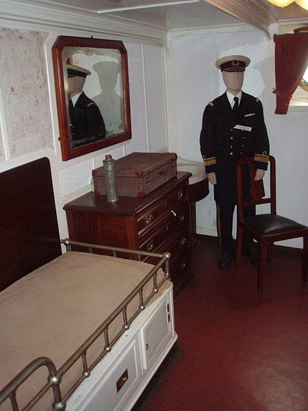 File:Averof senior officer's cabin.JPG