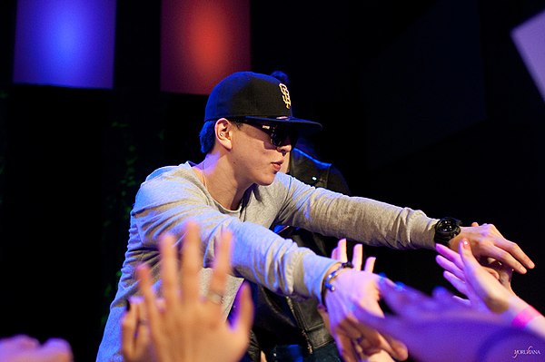 Flowsik performing with Aziatix in 2012