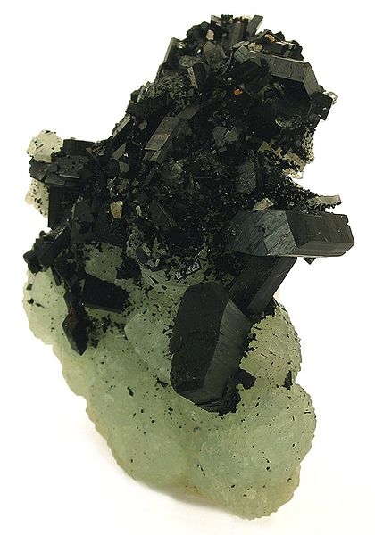 File:Babingtonite-Prehnite-bab02b.jpg