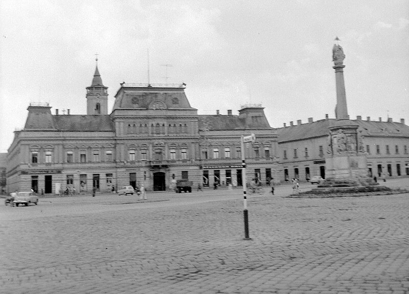 File:Baja, Szentháromság tér, 1963-ban. - Fortepan 4081.jpg