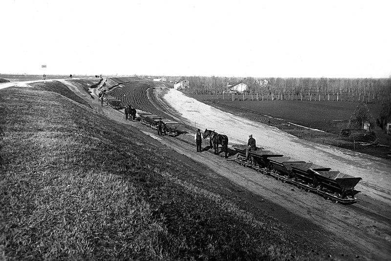 File:Barbona, 2 febbraio 1933. Lavori di sistemazione della banca e costruzione della sottobanca in sini-stra Adige presso il Drizzagno Girardini (Volta Spin).jpg