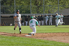 1st baseman standing