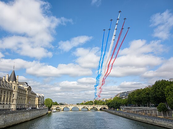La Seine, lieu de défilé des athlètes qui sera survolée par la Patrouille de France lors de la cérémonie.