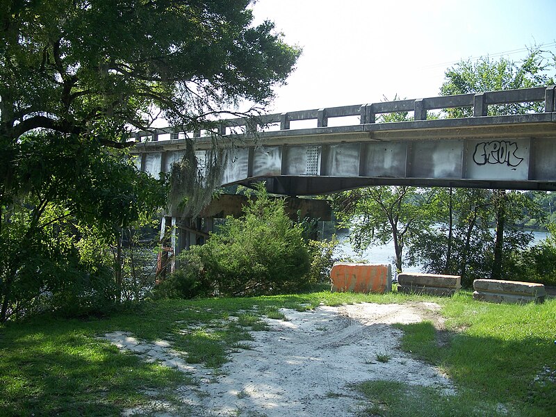 File:Bell Cannon Bridge04.jpg