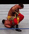 Chris Benoit poddający sharpshooterem Chavo Guerrero.