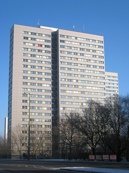 File:Berlin, Fischerinsel, Wohnhochhaus.jpg