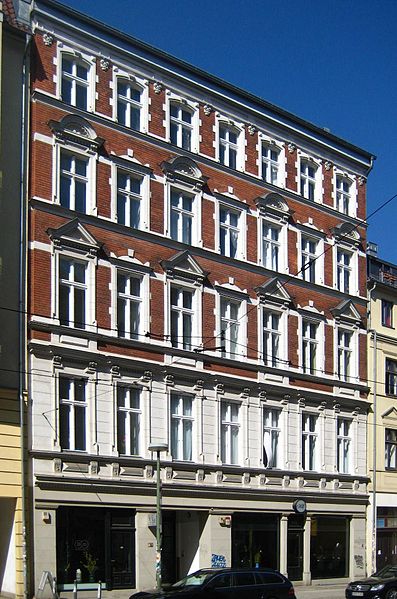 File:Berlin, Mitte, Alte Schoenhauser Strasse 14, Mietshaus.jpg