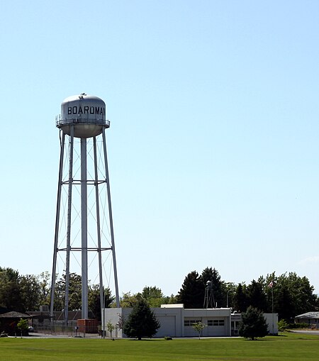 Boardman Chamber of Commerce and water tower in Boardman Oregon.jpg