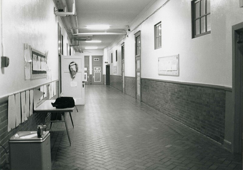 File:Bossier High School hallway Colquittt Interior NRHP LASHPO 13.jpg