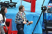 Deutsch: Boxen bei den Olympischen Jugendspielen 2018 Tag 12, 18. Oktober 2018 - Medaillenzeremonie im Leichtgewicht der Mädchen - Gold: Caroline Sara DuBois (Großbritannien), Silber: Porntip Buapa (Thailand), Bronze: Oriana Saputo (Argentinien); Medaillenübergabe durch Habu Gumel (IOC, Nigeria), Geschenkübergabe durch Raymond Silvas (USA, AIBA). English: Boxing at the 2018 Summer Youth Olympics on 18 October 2018 – Girl's Lightweight Medal Ceremony - Gold: Caroline Sara DuBois (Great Britain), Silver: Porntip Buapa (Thailand), Bronze: Oriana Saputo (Argentina); Medal handover by Habu Gumel (IOC, Nigeria), Gift presented by Raymond Silvas (USA, AIBA). Español: Boxeo en los Juegos Olímpicos Juveniles de Verano de 2018 en 18 de octubre de 2018 - Ceremonia de la Medalla de peso ligero para niñas - Oro: Caroline Sara DuBois (Gran Bretaña), Plata: Porntip Buapa (Thailand), Bronce: Oriana Saputo (Argentina); Entrega de medallas por Habu Gumel (COI, Nigeria), Regalo presentado por Raymond Silvas (EE. UU., AIBA).