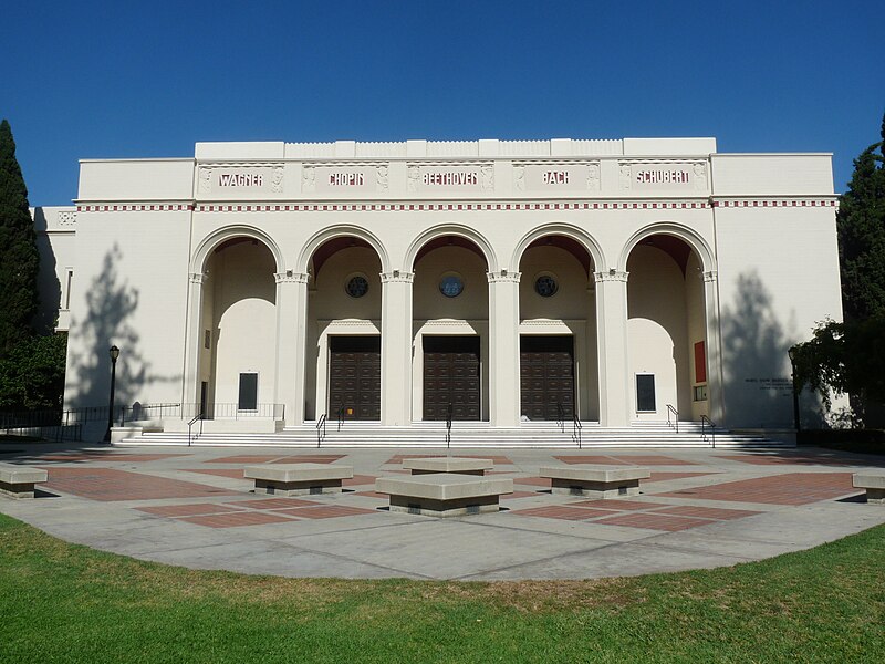 File:Bridges Auditorium front in 2009.jpg