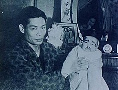 Bruce Lee with his father 1940s.jpg