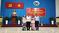 Cô giáo Đặng Thị Hạnh (thứ 2 từ phải qua) tại lễ biểu dương Học tập và làm theo tấm gương đạo đức chủ tịch Hồ Chí Minh.jpg