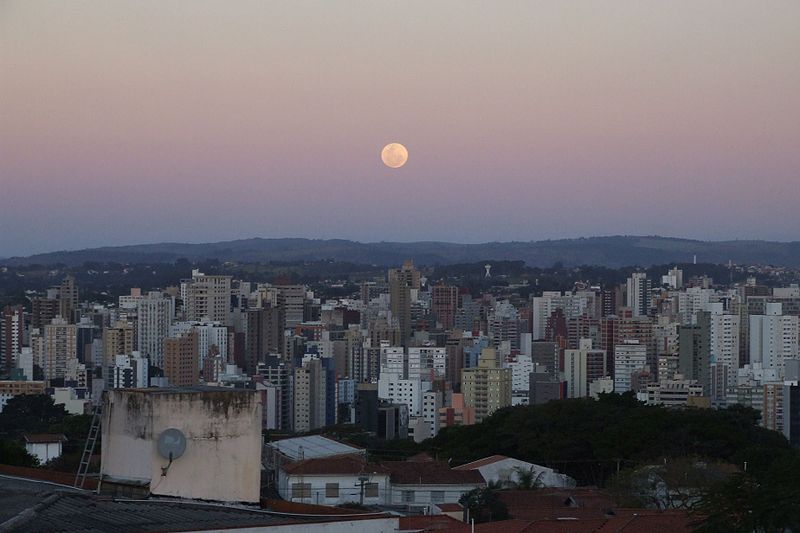 File:Campinas na lua cheia.jpg