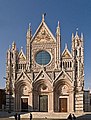 La ville de Sienne en Toscane, Italie a été une autre source d'inspiration pour l'aspect visuel de Minas Tirith.