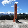 泛美公路厄瓜多段的赤道紀念碑（背景為卡揚貝火山）