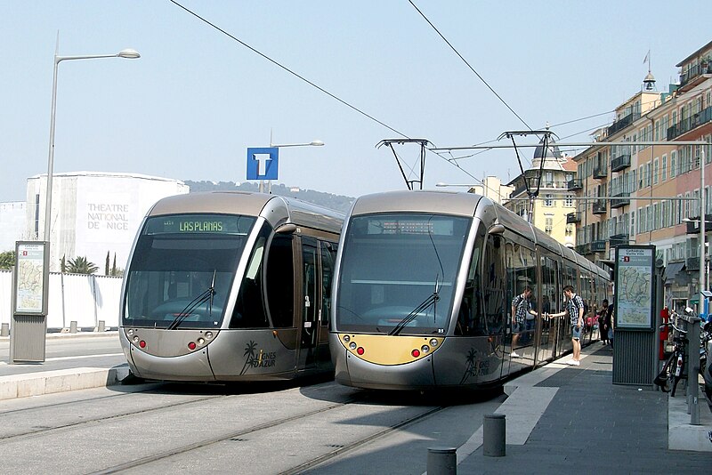 File:Citadis 302 et 402 à Nice.JPG