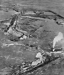 Closing the breach near Ritthem in February 1946 Closure of the dike breach near Fort Rammekens.jpg